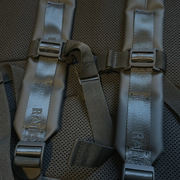 Rains Trail Rolltop Backpack - Picture 4 of 5